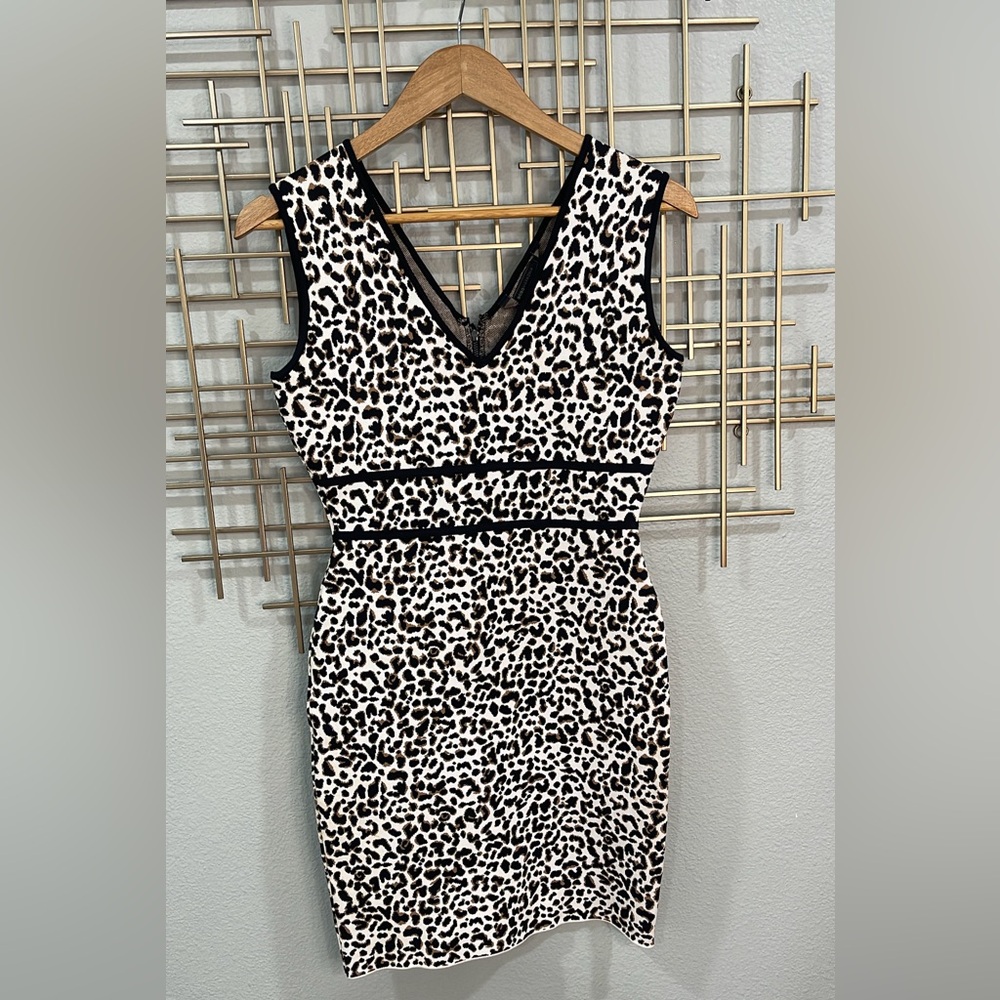 BCBG Cheetah 🐆 print bodycon dress | Size Medium | thick knit material